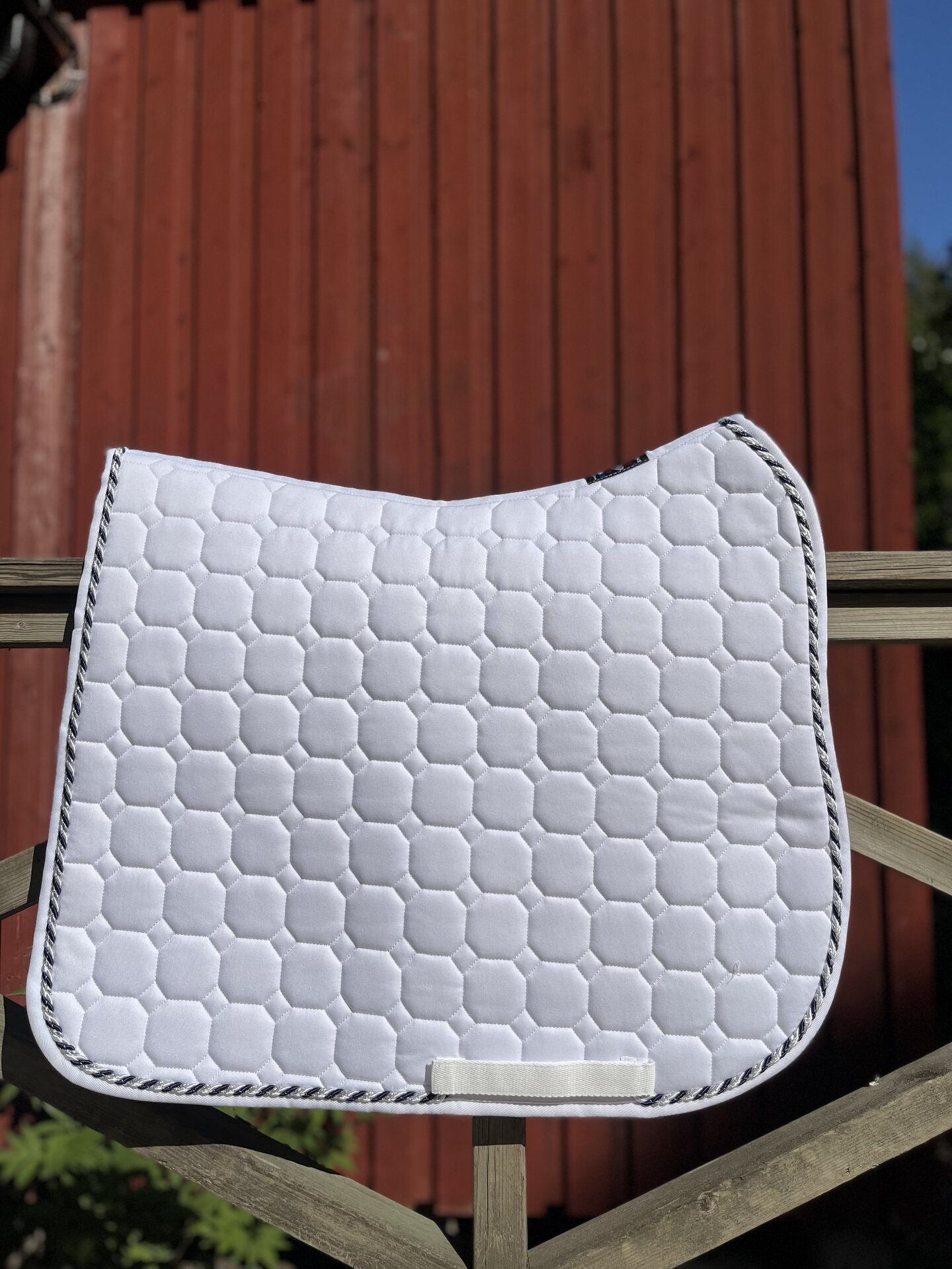 Equiline Octagon koulusatulahuopa, kolmivärinen nyöri Valkoinen-sininen-hopeaglitter