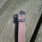 DeNiro Wrat Calfskin kannusremmit Vernice Pink