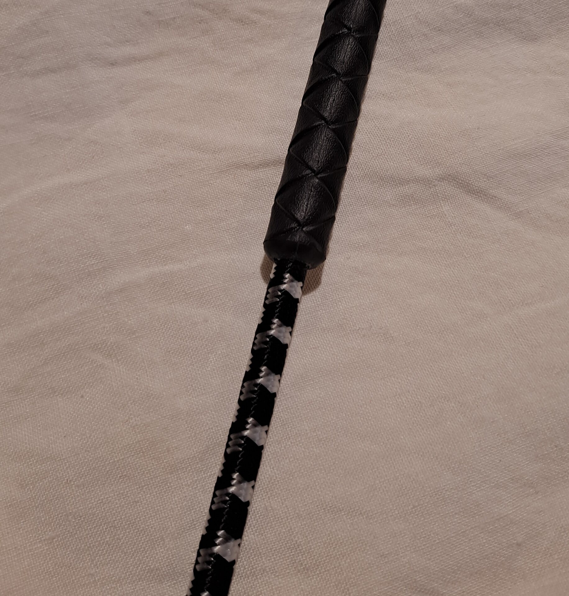 Döbert kouluraippa Musta/Valkoinen