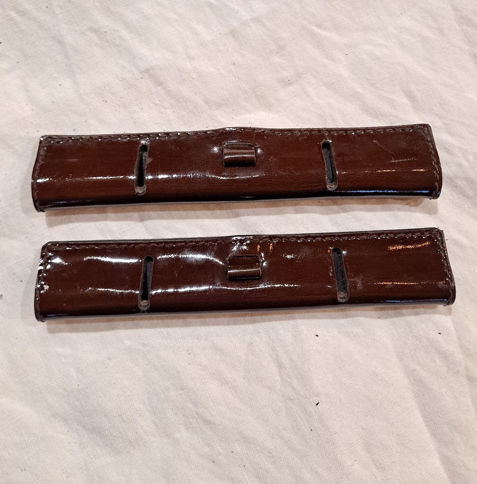 Döbert lakeriset kannussuojat Ruskea