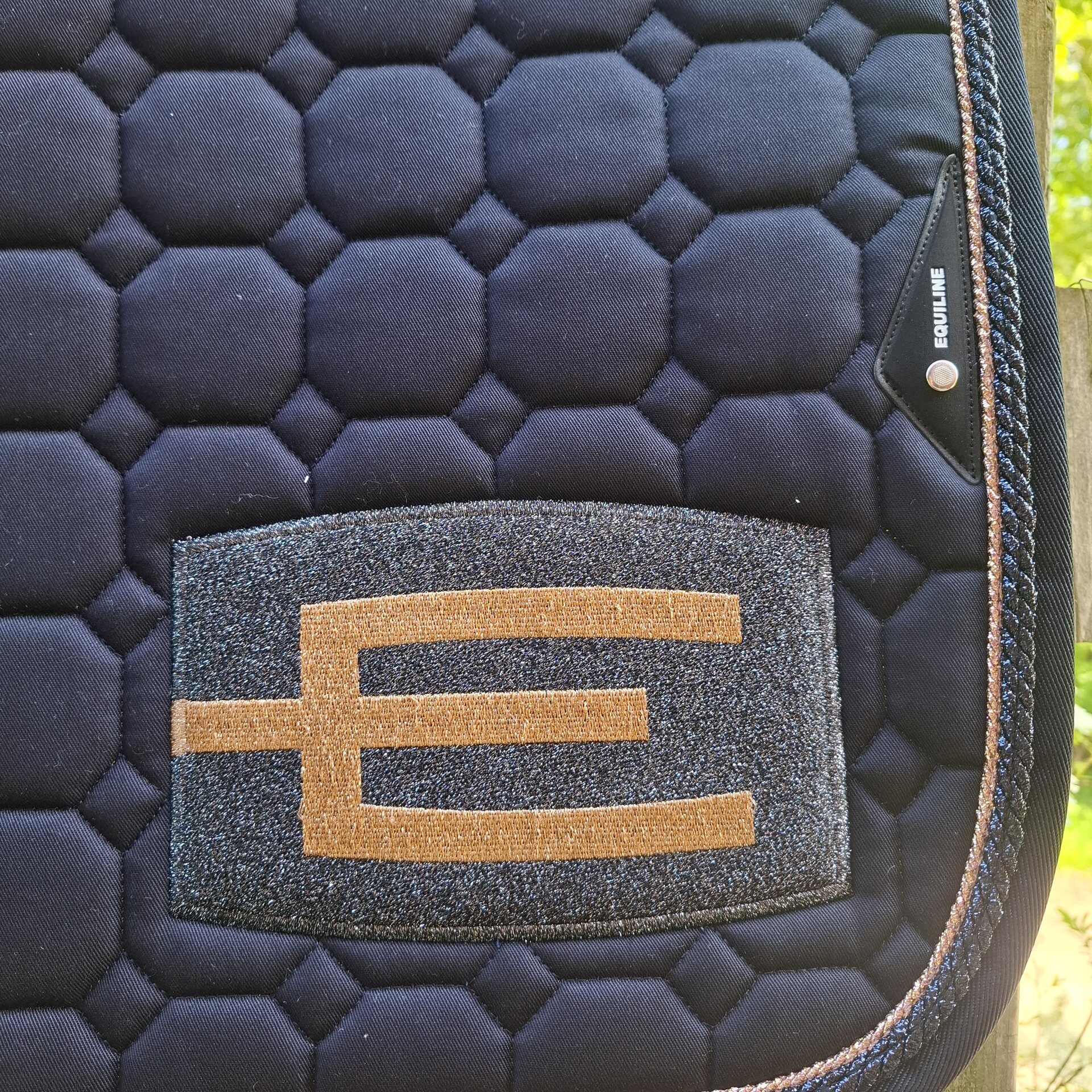 Equiline Octagon E-logo Glitter satulahuopa 2-nyörillä Navy/Ruusukulta
