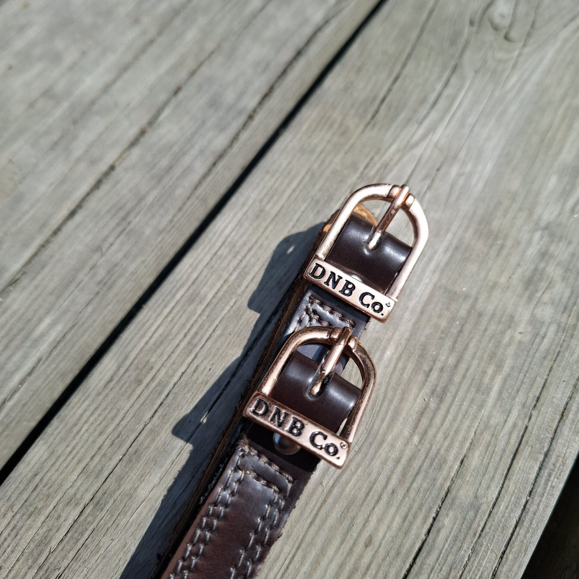 DeNiro Wrat Calfskin kannusremmit Brushed brown (ruusukultaiset helat)