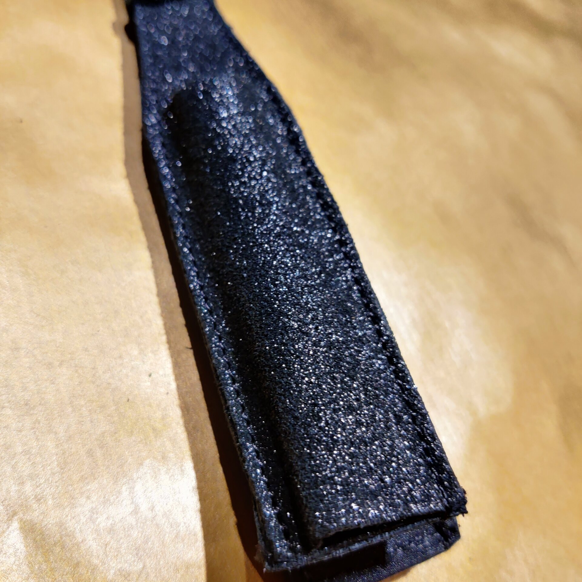 DeNiro Kannussuojat Musta Glitter