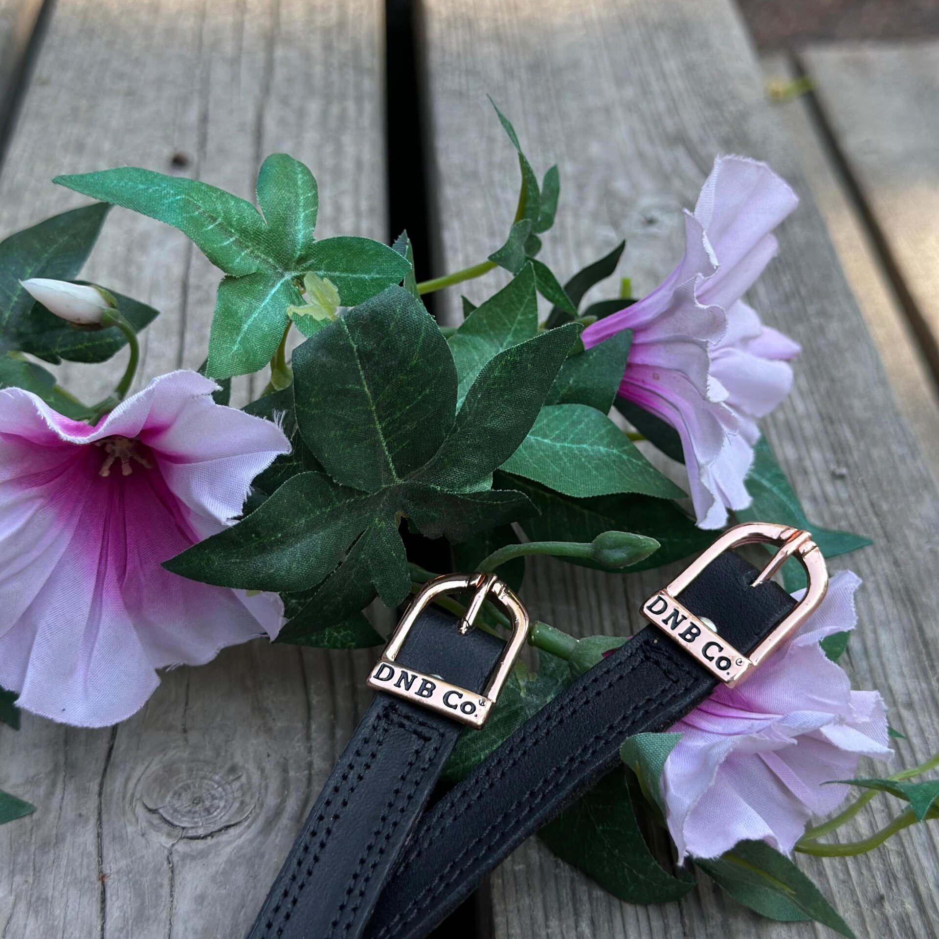 DeNiro Wrat Calfskin kannusremmit Musta/Ruusukulta