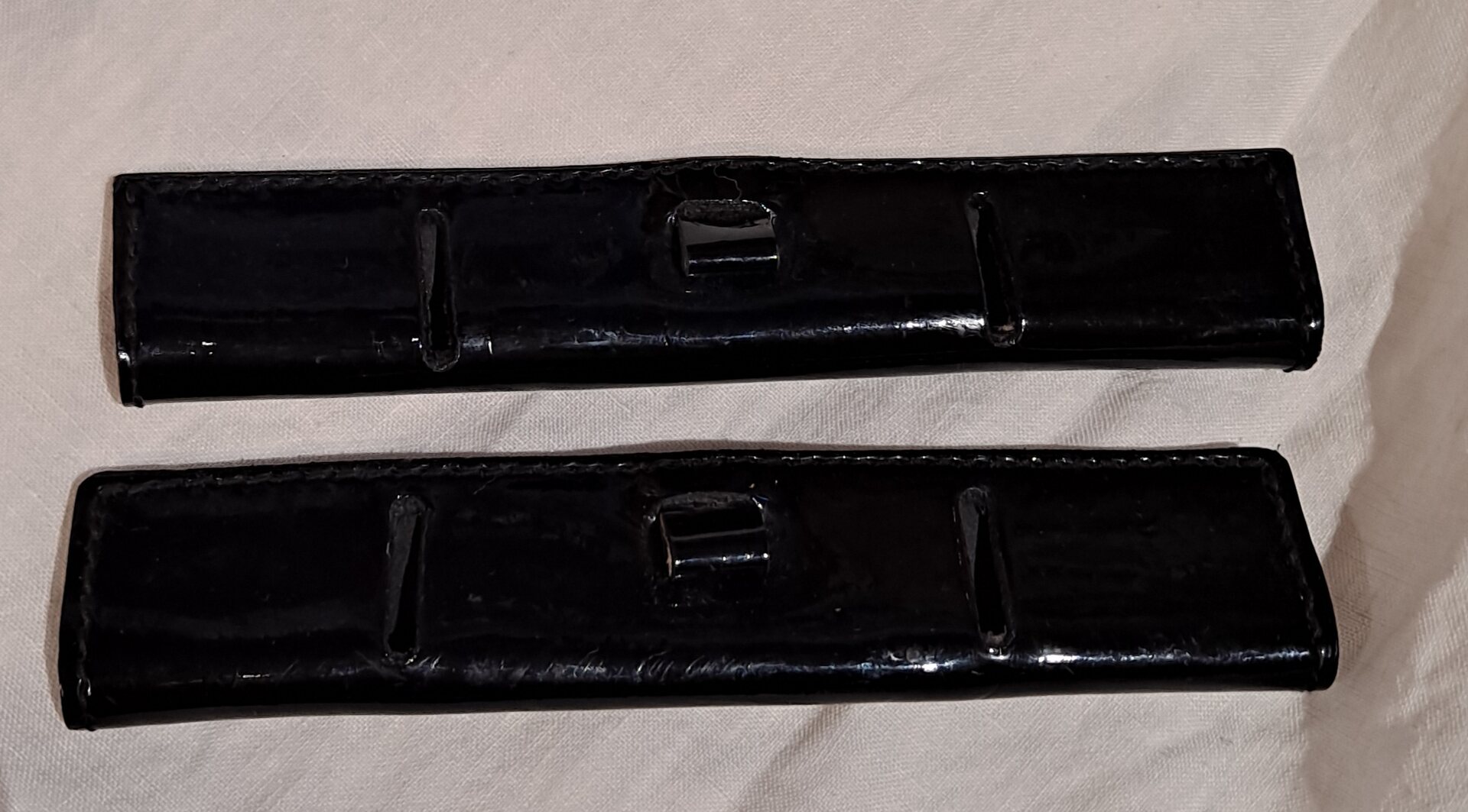 Döbert lakeriset kannussuojat Musta