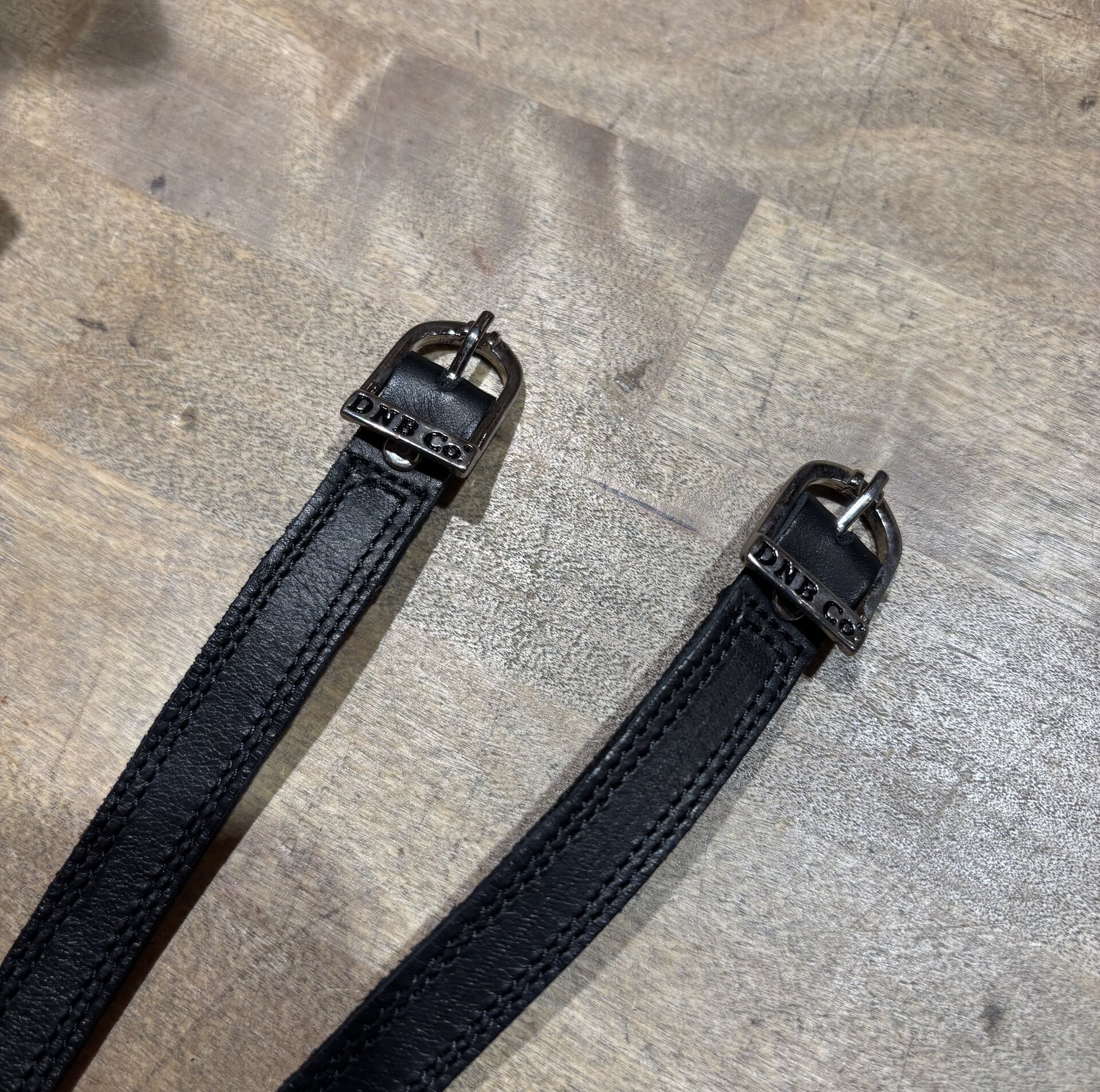 DeNiro Wrat Calfskin kannusremmit Musta