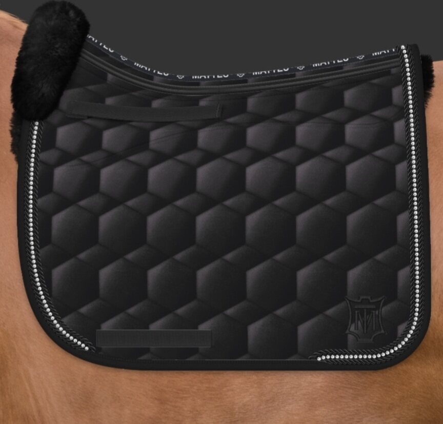 Mattes Correction lampaankarvasatulahuopa timanteilla Musta