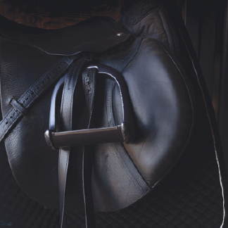 Cremello Iso tuoksukynttilä 220g Oud & Leather Noir