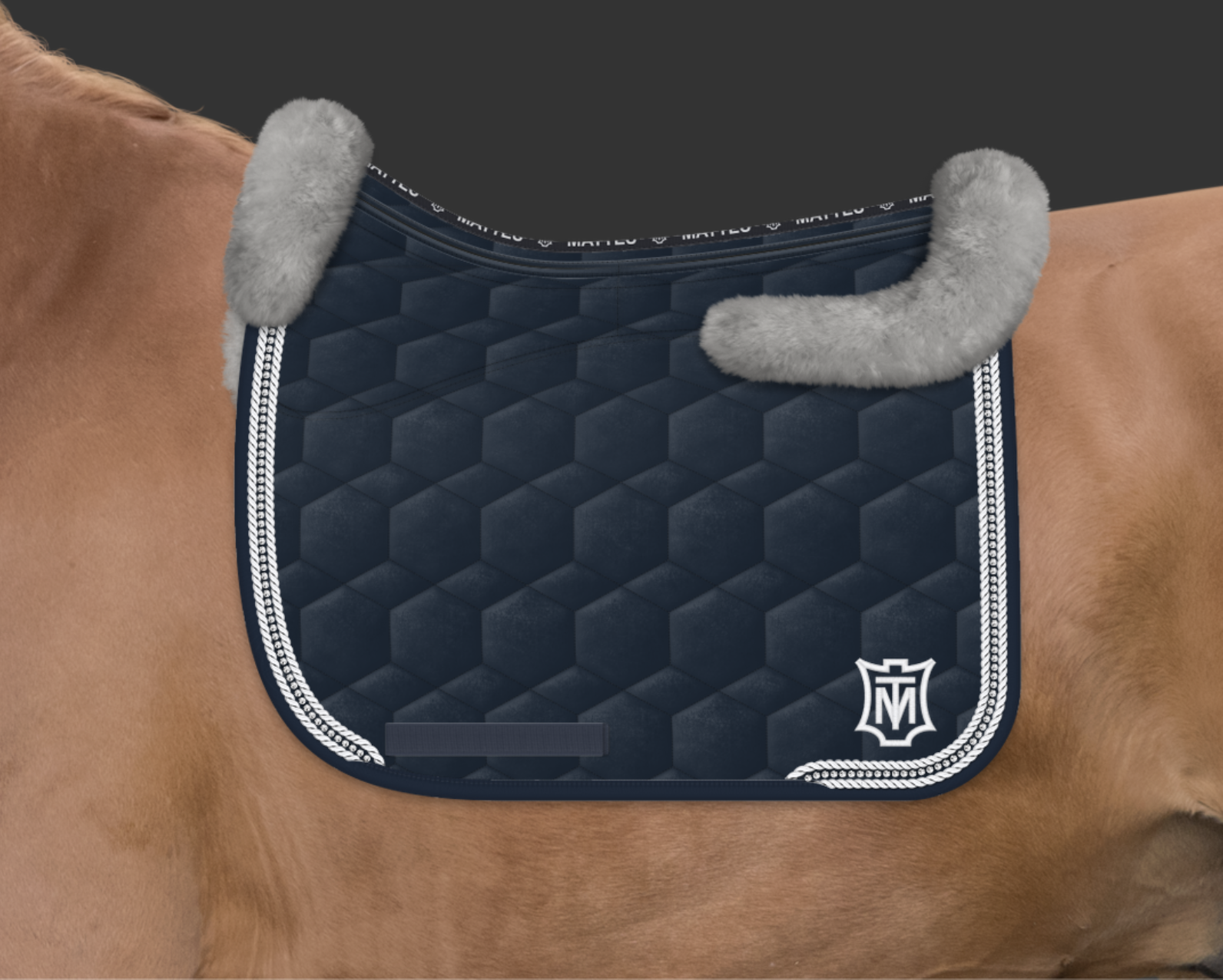 Mattes Correction lampaankarvasatulahuopa timanteilla Navy/Harmaa/Valkoiset nyörit