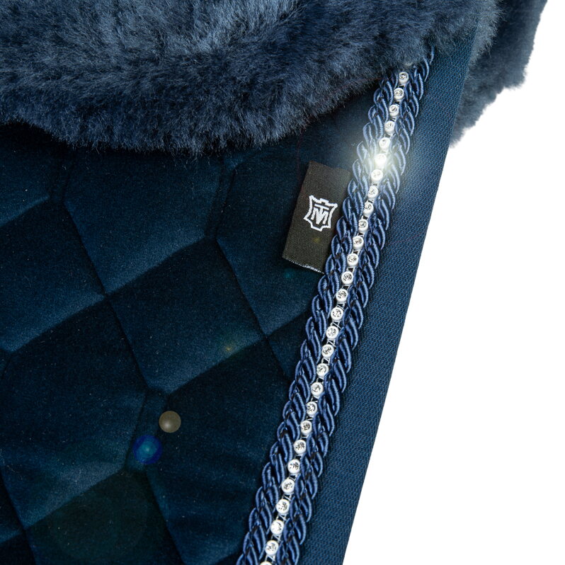 Mattes AW26 Velvet Crystal satulahuopa lampaankarvalla Evening Blue