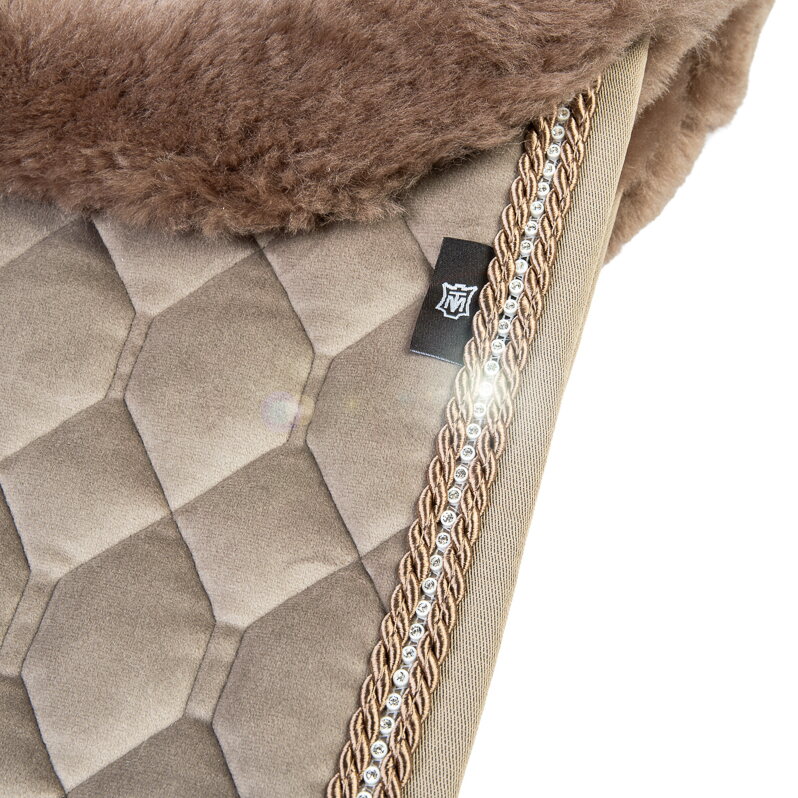Mattes AW26 Velvet Crystal satulahuopa lampaankarvalla Moon Rock