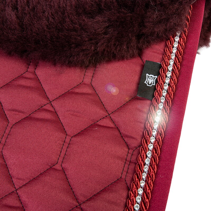 Mattes AW26 Sheen Crystal satulahuopa lampaankarvalla Ruby Red