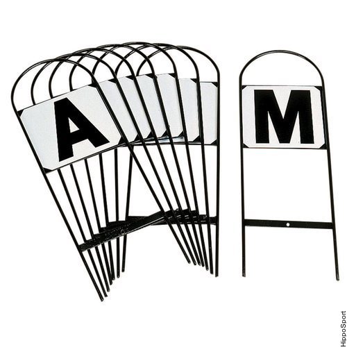 Kouluradan kirjaimet Musta