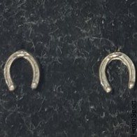 Peli korvakorut Hopea