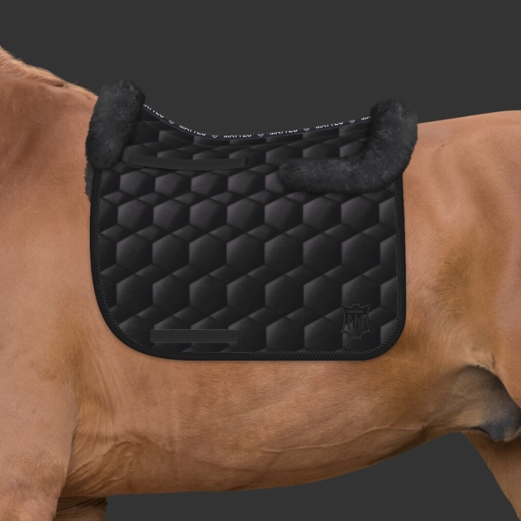 Mattes Sheen lampaankarvasatulahuopa Musta/Graphite