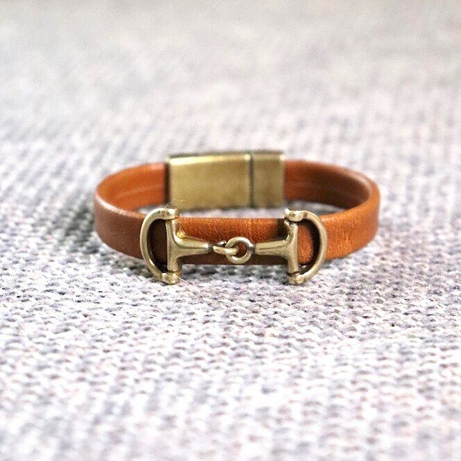 Okay’s Ulrika rannekoru Konjakki