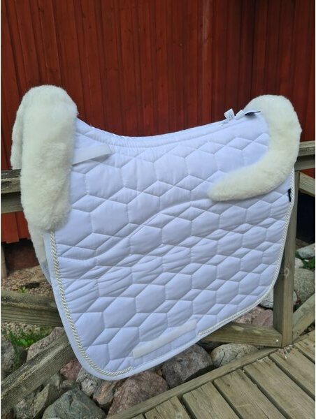 Mattes Sheen lampaankarvasatulahuopa Valkoinen/Valkoinen