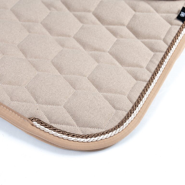 Mattes SS24 Hygge satulahuopa lampaankarvalla Iso ruutu