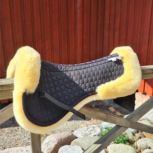 Mattes Ewwa lampaankarvaromaani