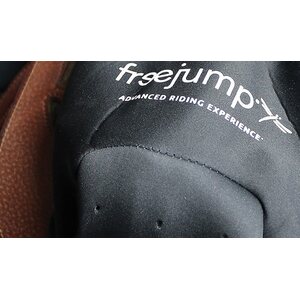 Freejump jalustinpussit