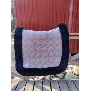 Mattes Sheen satulahuopa karvareunuksella